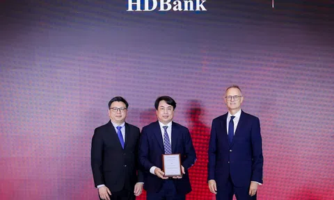 Tăng tốc cùng doanh nghiệp SME, HDBank được The Asian Banker vinh danh dịch vụ tài chính số tốt nhất