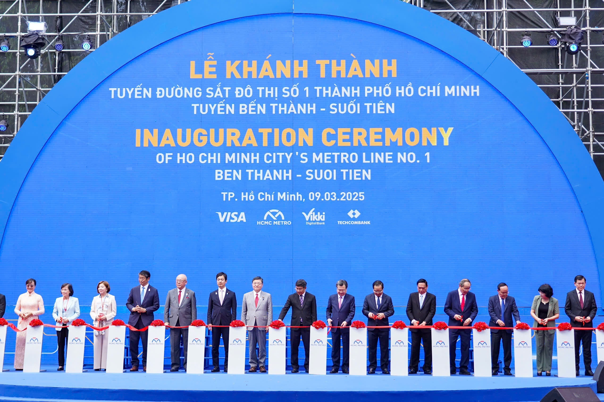 TP.HCM khánh thành tuyến Metro số 1, Vikki Digital Bank cấp 100.000 thẻ miễn phí cho người dân