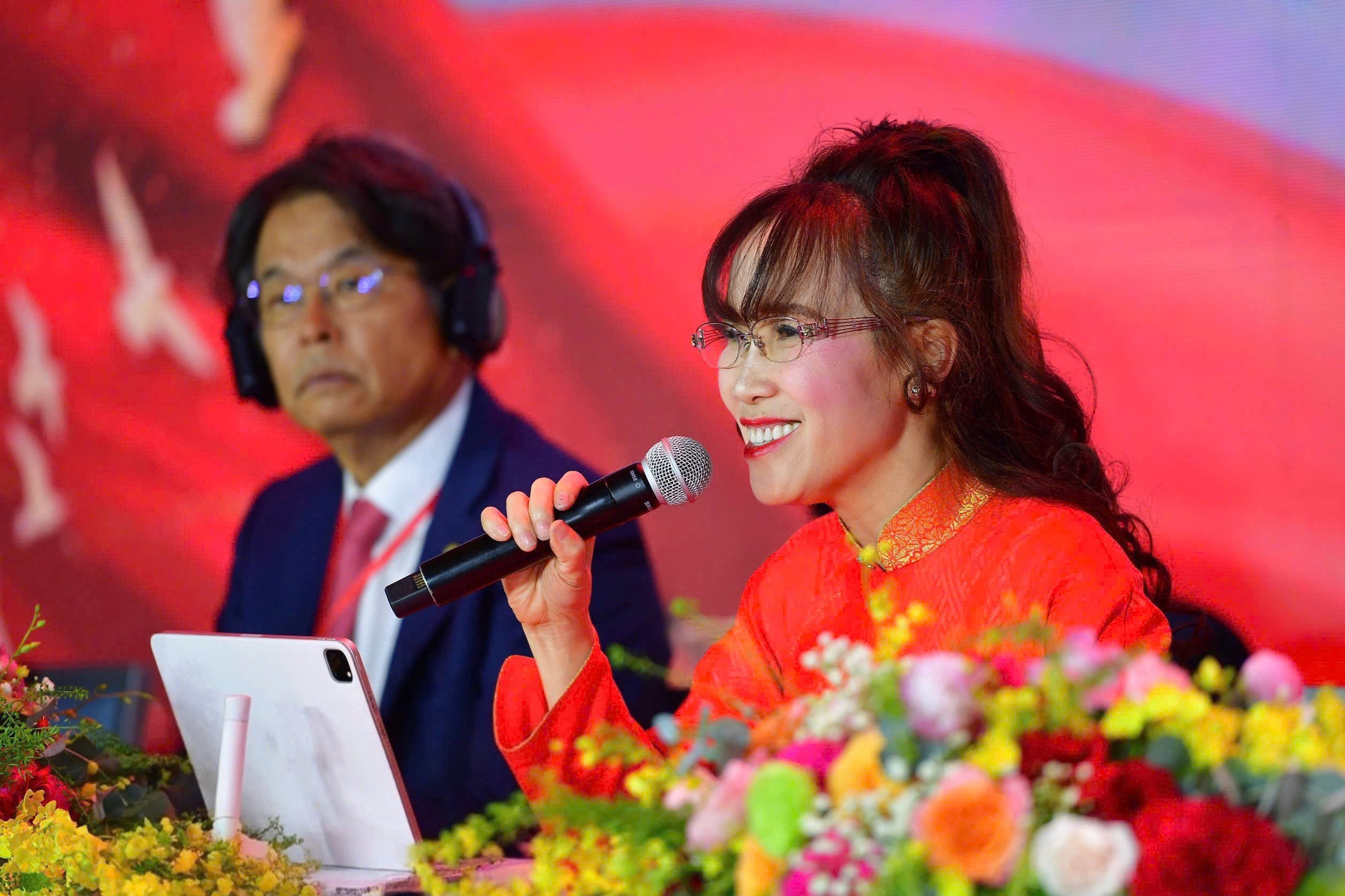 tien-si-nguyen-thi-phuong-thao-hdbank-muon-duoc-khach-hang-lua-chon-vi-chat-luong-vi-nhan-van-va-su-tu-te-1745548555.jpg