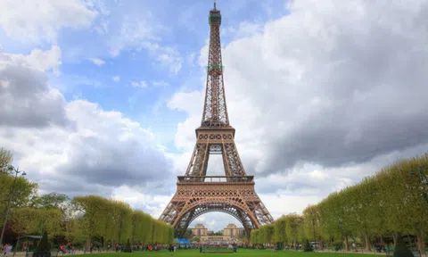 Căn hộ bí mật trên đỉnh tháp Eiffel