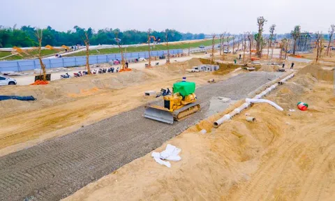 Dự án bị "tuýt còi" vẫn treo biển quảng cáo tên ảo, xã phải phát loa cảnh báo người dân