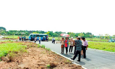Buôn đất khiến nhiều người giàu lên một cách nhanh chóng
