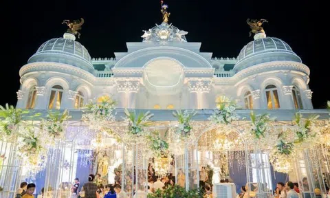 Bạch dinh của đại gia Thanh Hóa: Đầu tư hơn 100 tỷ đồng, toàn bộ nội thất được mạ vàng, nóc nhà có tượng Nữ thần tự do