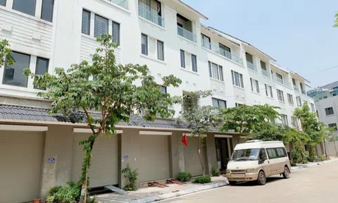 Giá BĐS được quảng bá tăng gấp 3 lần, sốt ầm ầm, người bán vẫn ôm đất cả năm, mòn mỏi tìm người "chốt"