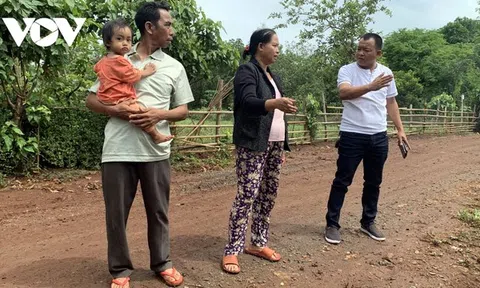 Sốt đất đi qua, buôn làng xót xa: Bán một phần đất, mất hết thổ cư