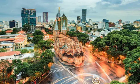 Ngân hàng Nhà nước vừa ra một Thông tư được ví như phiên bản nhẹ của '3 lằn ranh đỏ', các doanh nghiệp bất động sản có thể chịu tác động lớn