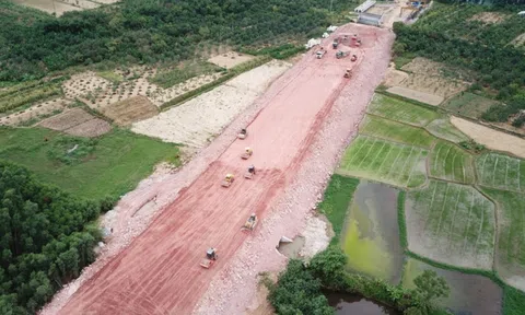 'Vén màn' năng lực tài chính của 2 nhà thầu bị 'tuýt còi' tại cao tốc Cam Lộ - La Sơn