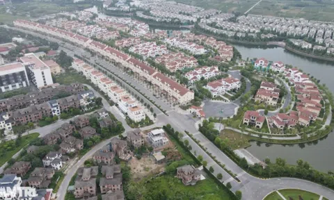 "Ông lớn" bất động sản bán giá cắt lỗ, nhà đầu cơ tháo chạy thoát nợ