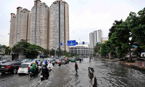 Loay hoay chống ngập đường Nguyễn Hữu Cảnh: Cốt nền và bài học tham bát bỏ mâm