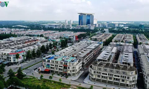 Hàng trăm biệt thự tiền tỷ bỏ hoang ở thành phố mới Bình Dương